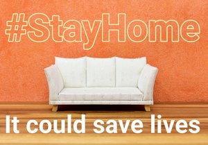 #Stay Home Foto: Sofa mit Schriftzug "It could save lives"